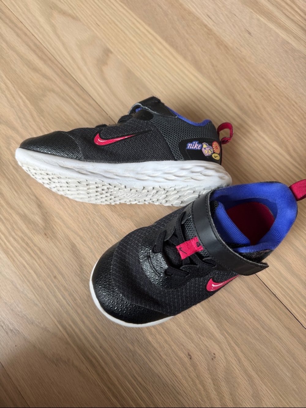 Nike Kids Black and Blue Slip-On Athletic Sneakers - Velcro Flap - Size 10